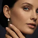 Серьги из белого золота с бриллиантами и жемчугом