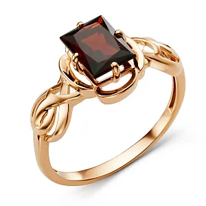 Кольцо из красного золота с гранатом