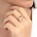 Кольцо из красного золота с фианитами