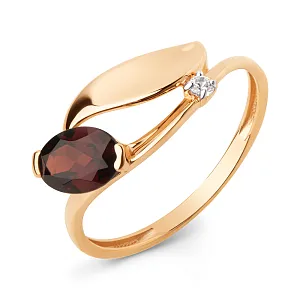 Кольцо из красного золота с гранатом