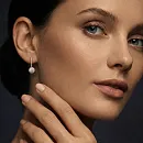 Серьги из белого золота с бриллиантами и жемчугом