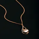 Подвеска из красного золота с фианитами