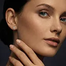 Серьги пусеты из желтого золота с бриллиантами