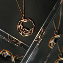 Подвеска из красного золота с фианитами