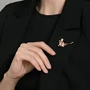 Брошь из красного золота с фианитами