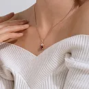 Подвеска из красного золота с гранатом