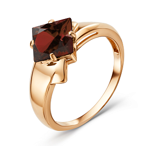 Кольцо из красного золота с гранатом